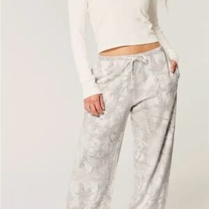 Hollister Cream and Gray Pajama Pants Relaxed Fit
